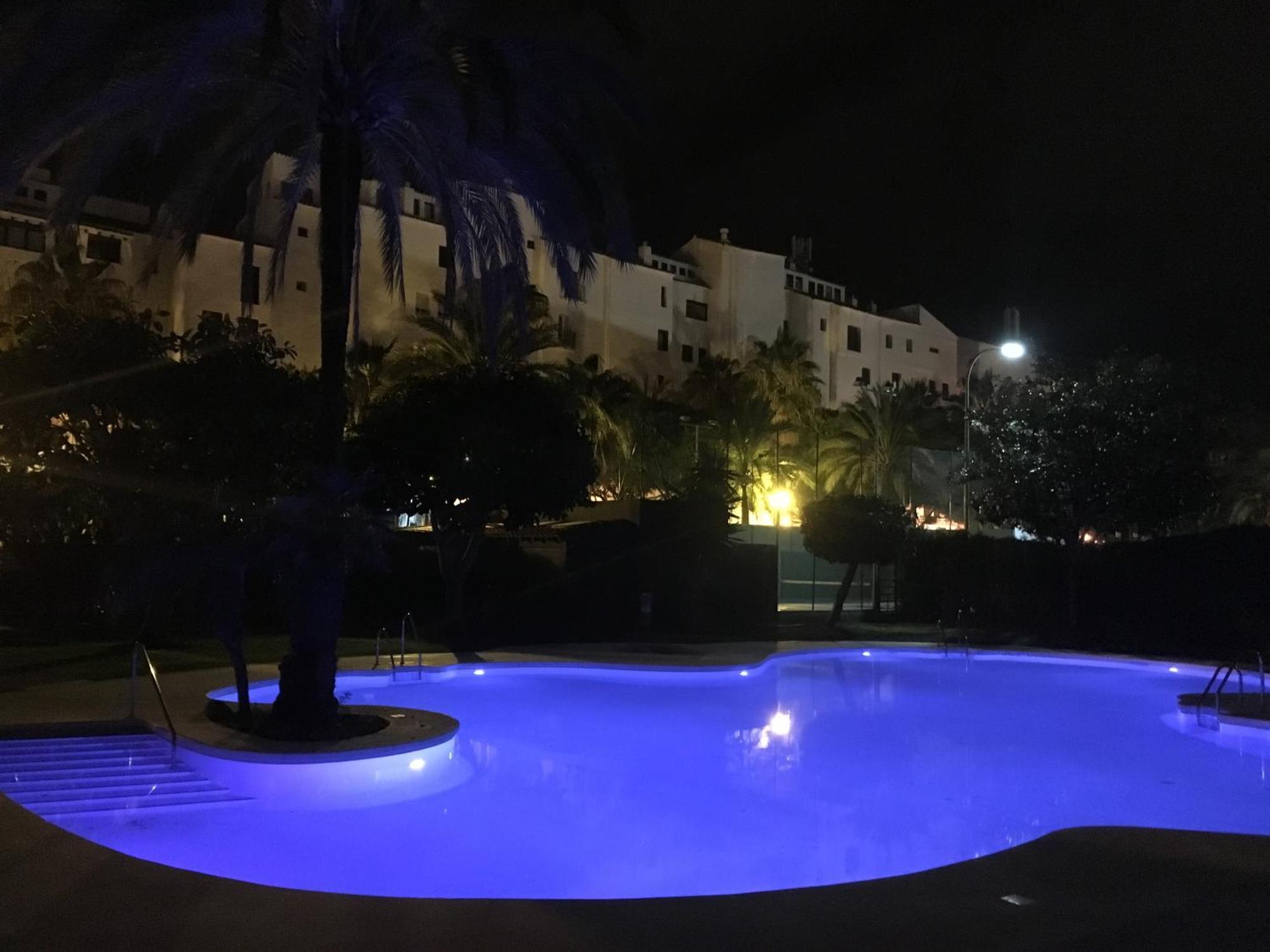 Jardines Del Puerto Apartment Marbella Bagian luar foto